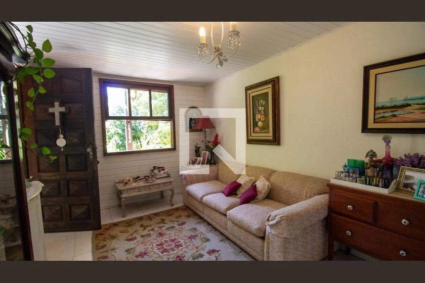 Furnished house with 5 bedrooms and 2100 m² — photo 9