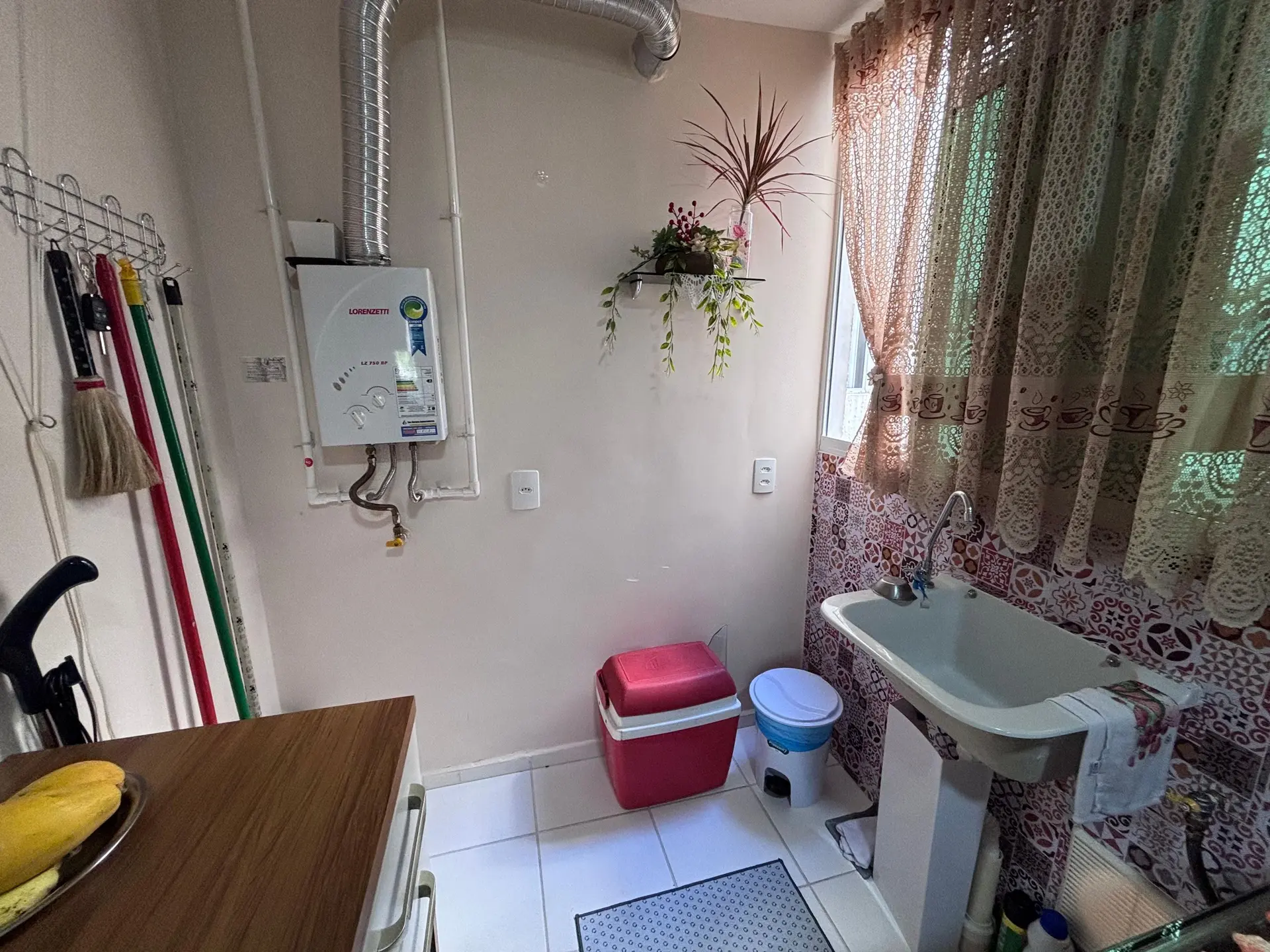 Furnished 2-bedroom apartment with open-plan gas kitchen — photo 22