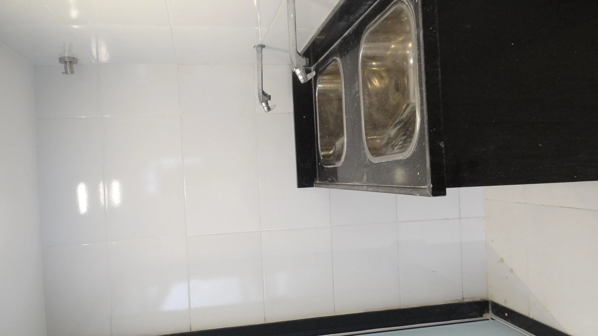 Casa de 384 m² com janelas do piso ao teto e varanda gourmet — photo 137