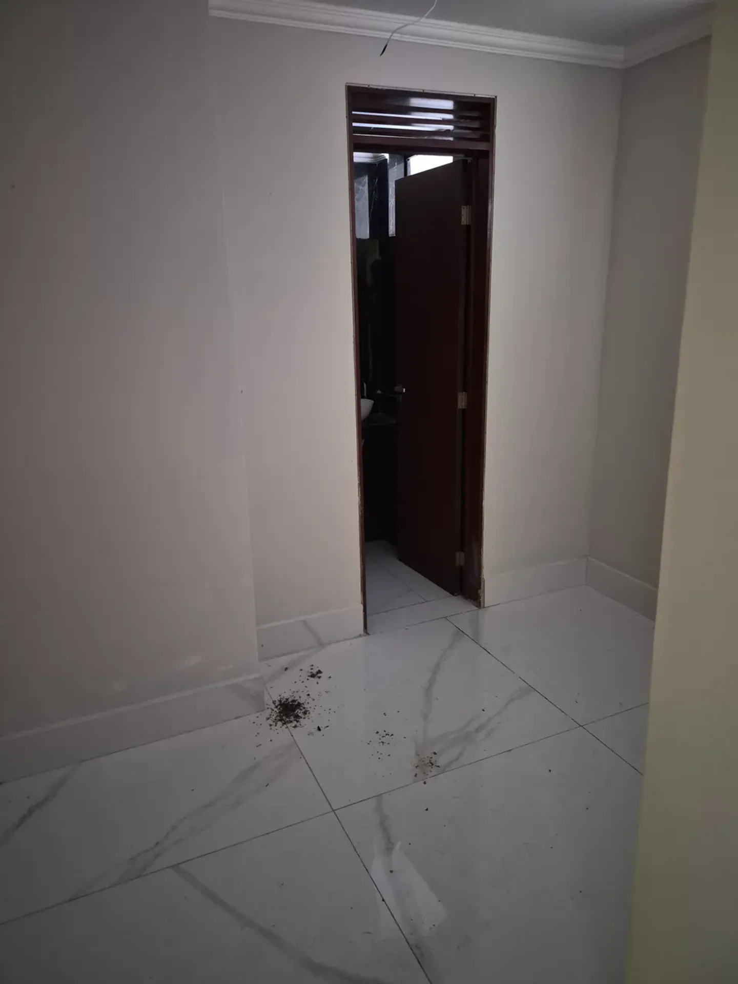 Apartment on the 11th floor with a glass-enclosed balcony — photo 28