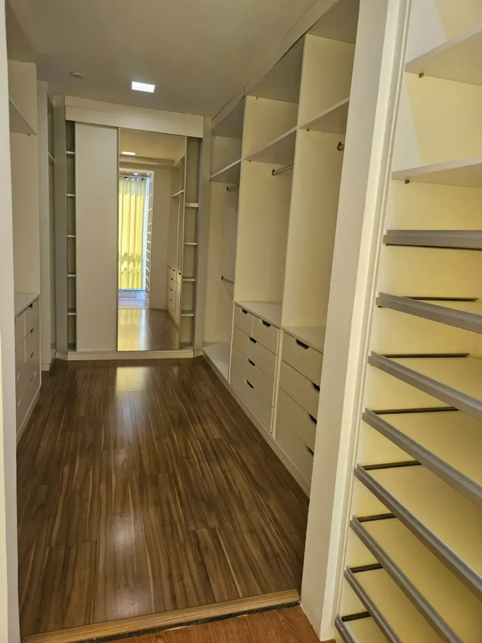 3-bedroom apartment with a glazed glass-in balcony — photo 15
