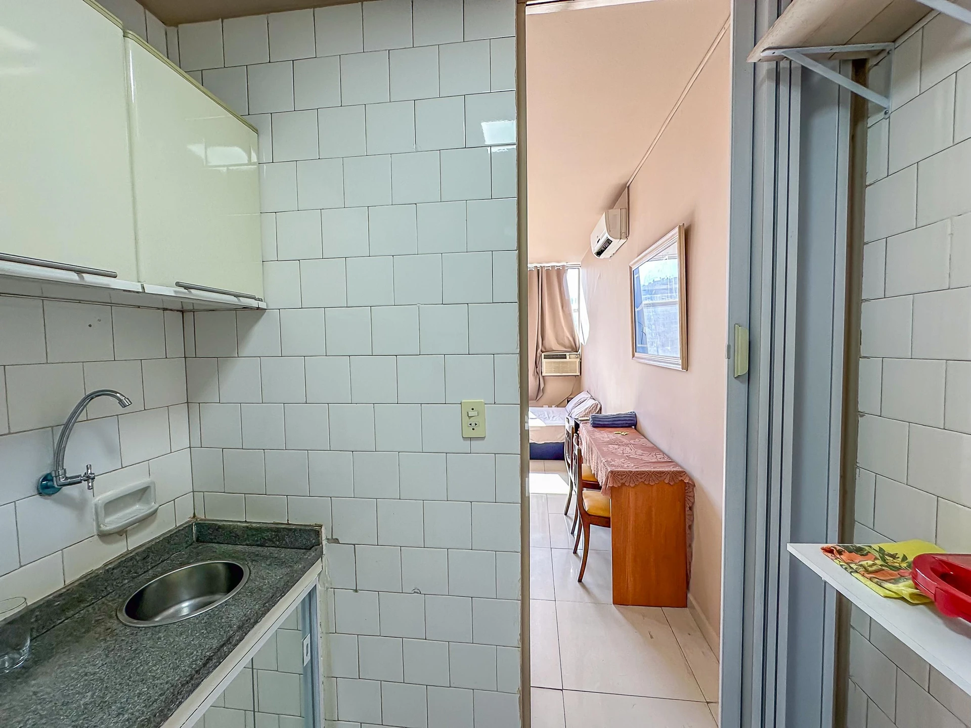 Furnished studio with a kitchenette and 1 bathroom — photo 24