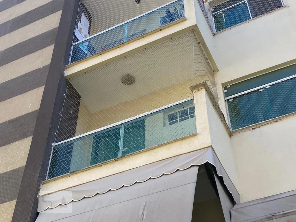 2-bedroom apartment in a building with a pool — photo 36