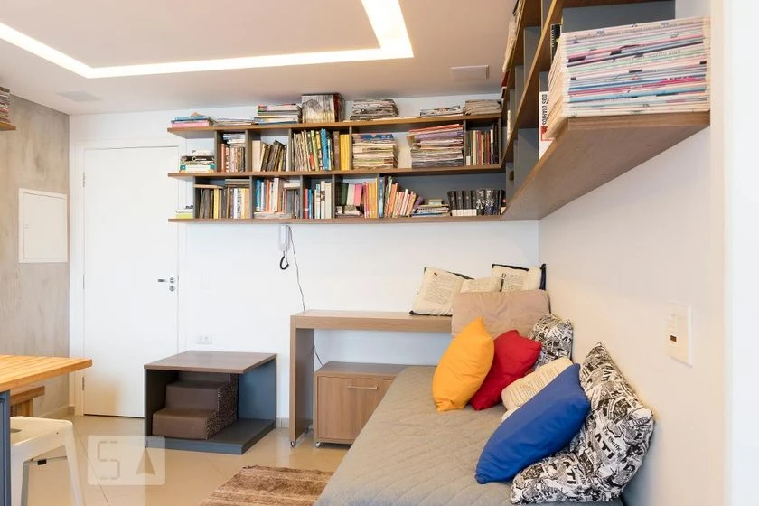 Furnished 1-bedroom apartment with open kitchen and balcony — photo 7