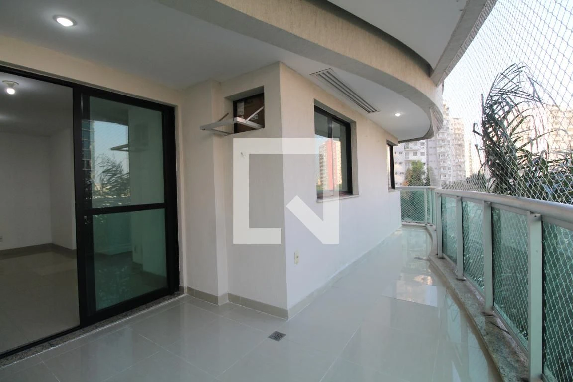 Apartamento sem mobília com varanda e 3 quartos — photo 3
