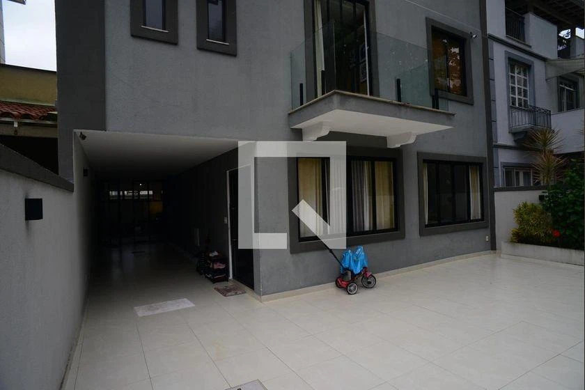 6-bedroom house with a bathtub — photo 37
