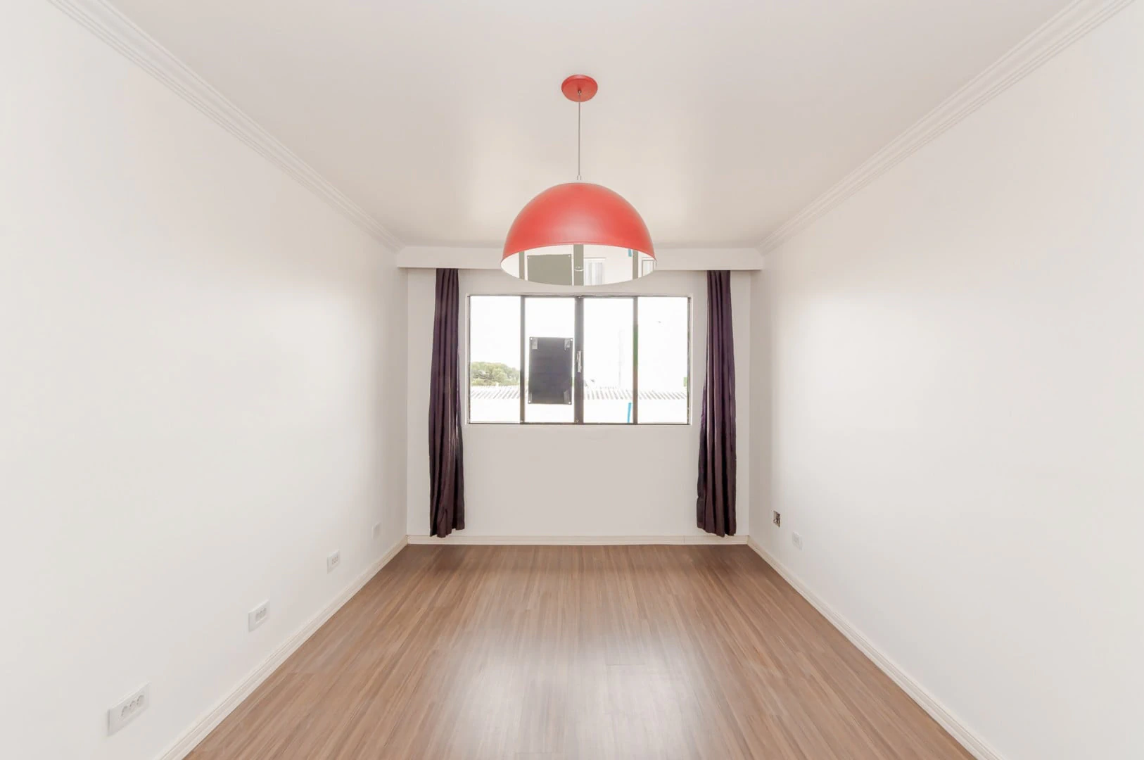 3-bedroom apartment with wood or laminate floors in Curitiba — photo 9