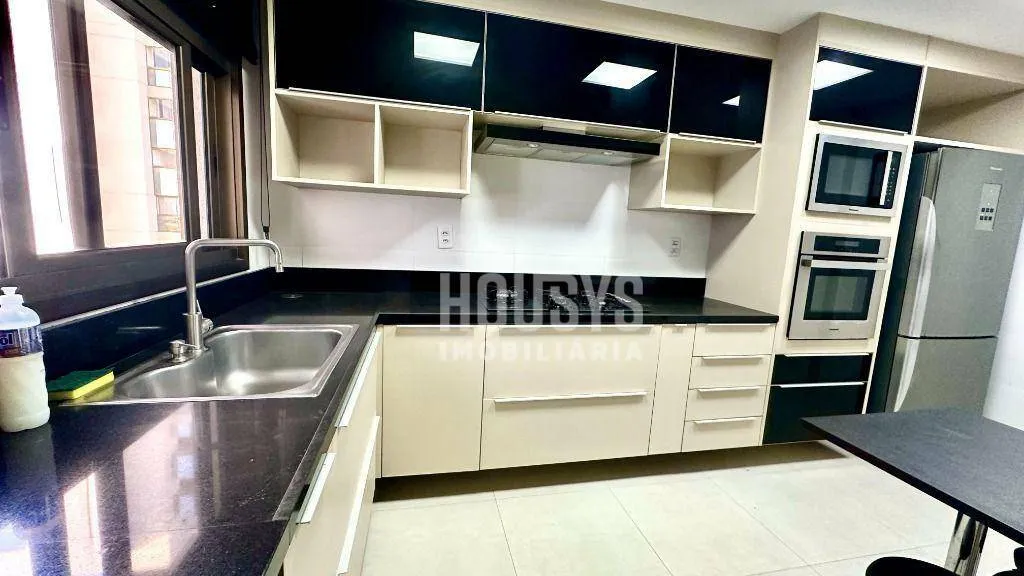 Furnished 4-bedroom apartment with 169 m² — photo 7