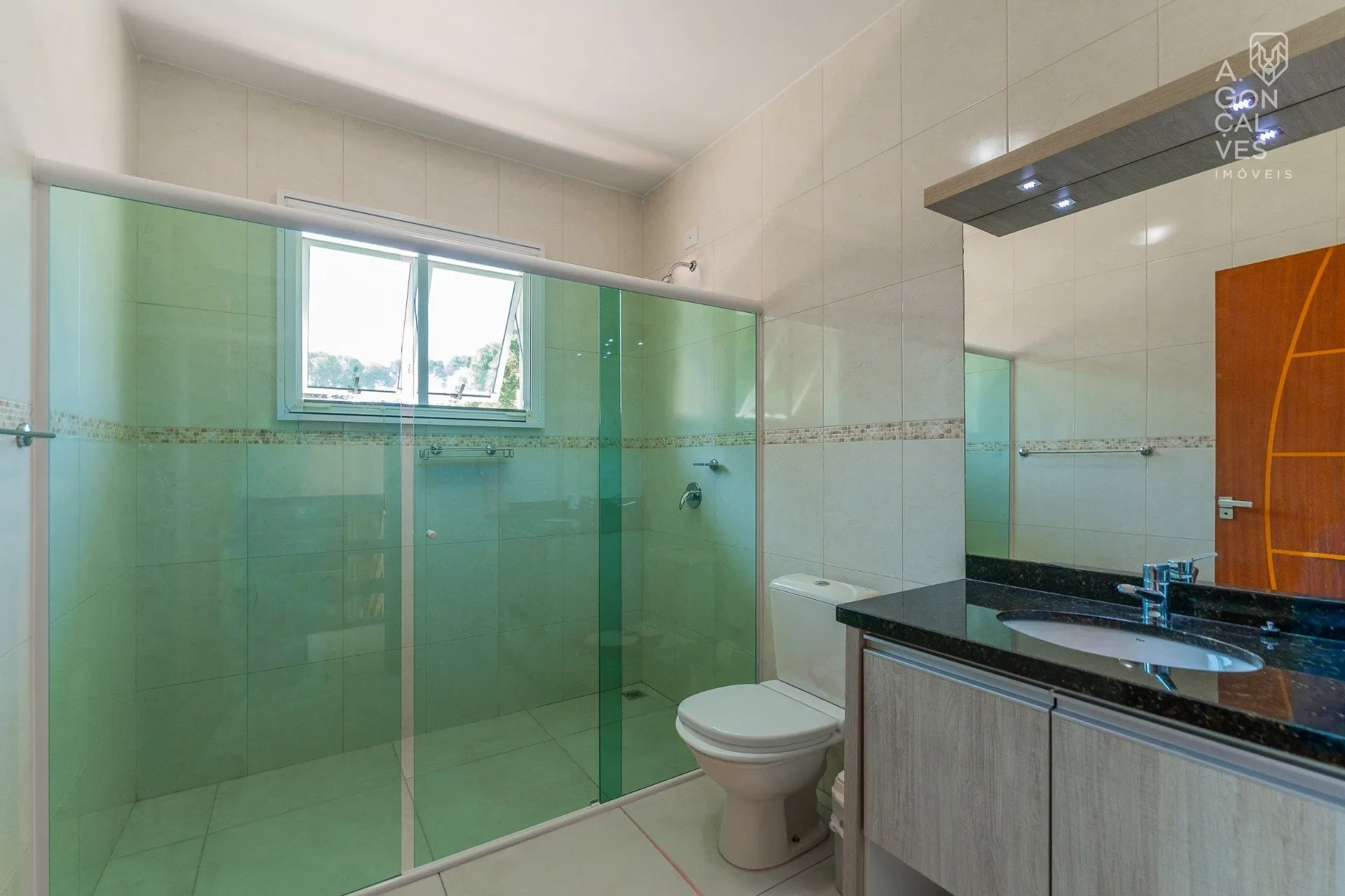 House with 4 bedrooms, 4 bathrooms and air conditioning — photo 37