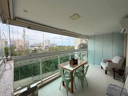 3-bedroom apartment with a glass-enclosed balcony — photo 9