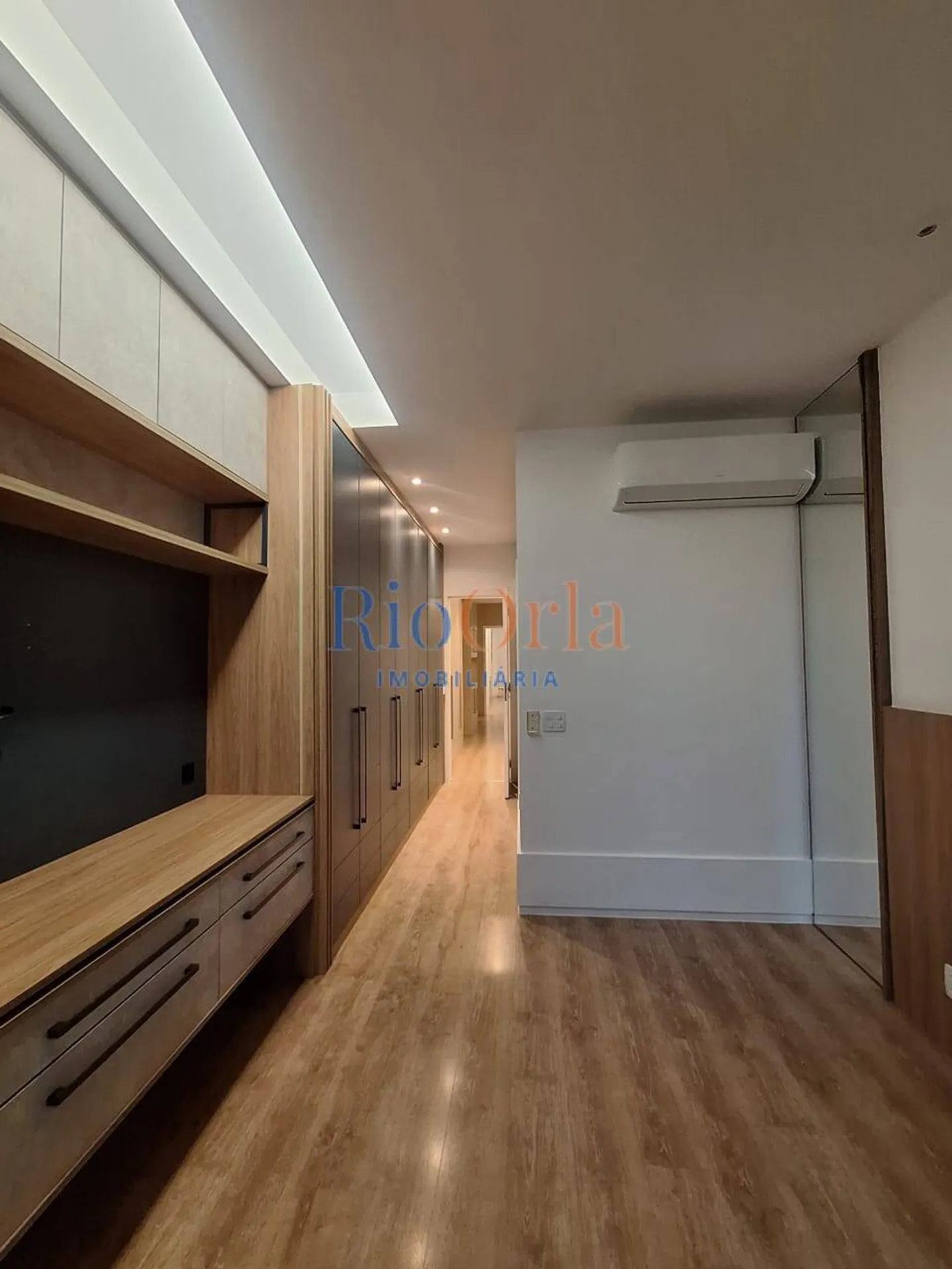 Furnished apartment with 4 bedrooms and 5 bathrooms — photo 30