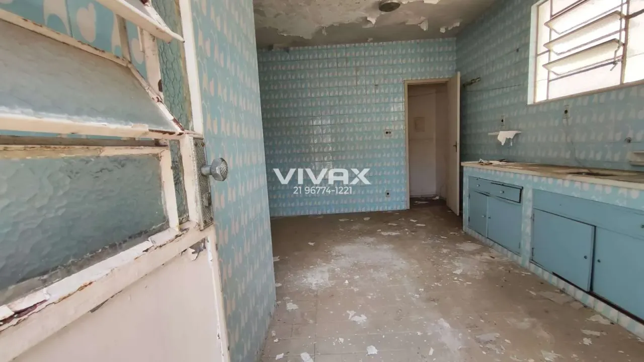 House with 5 bedrooms and 5 bathrooms needs renovation — photo 19
