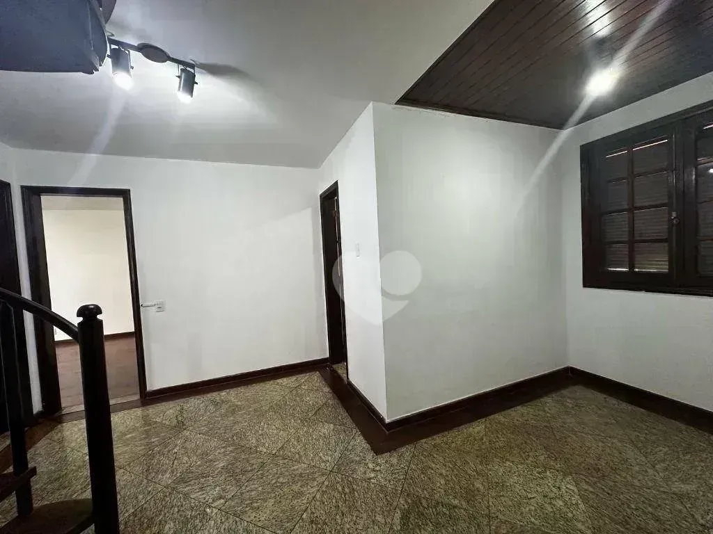 House with 3 bedrooms and 600 m², 4 parking spots — photo 37