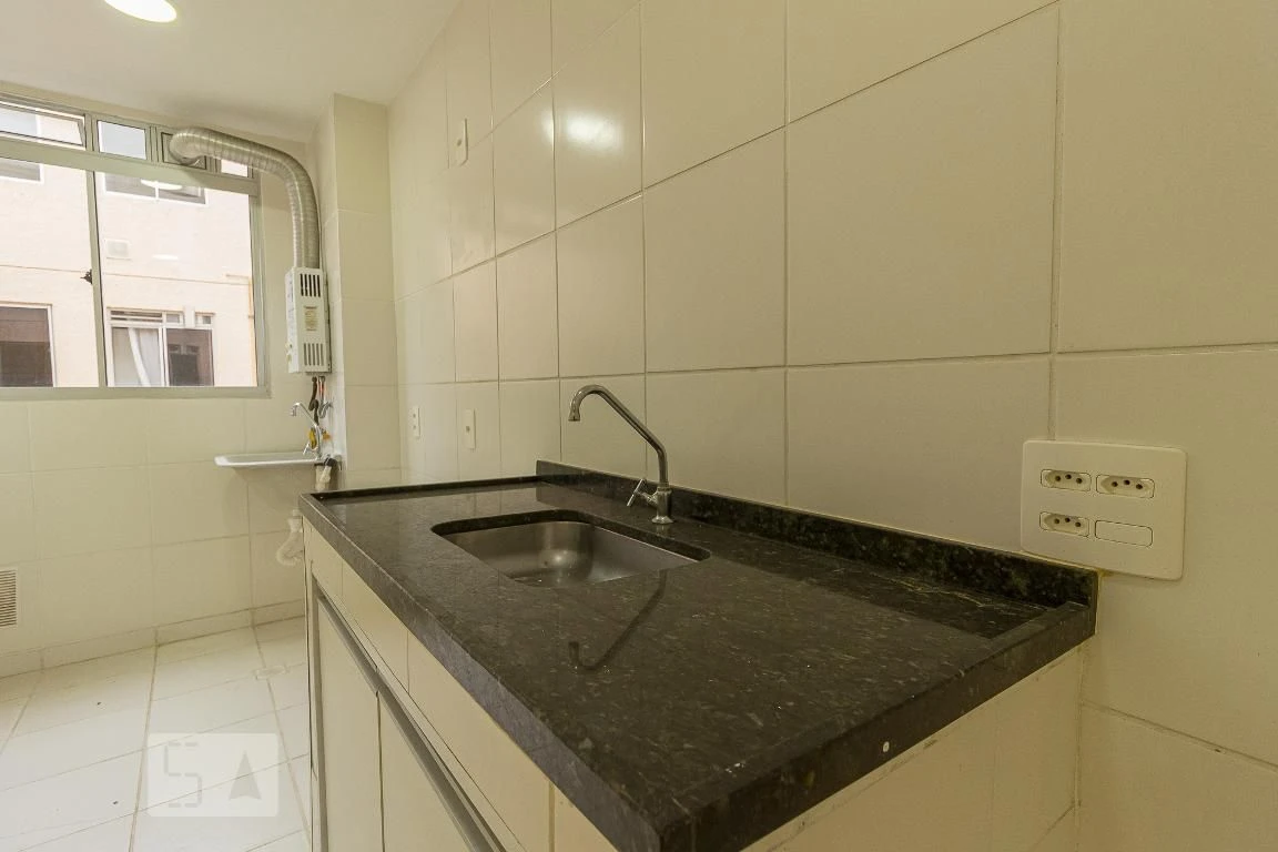 2-bedroom apartment with 1 bathroom and parking — photo 2