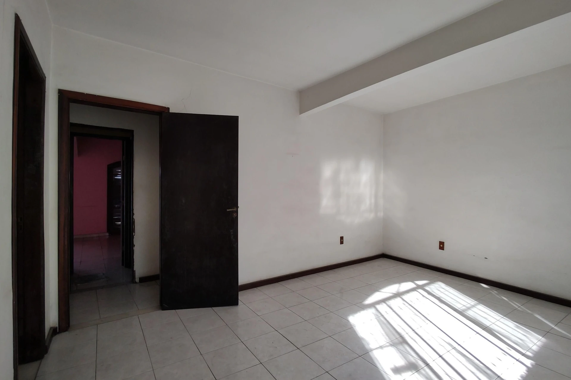 Unfurnished house with 4 bedrooms and private garden — photo 30