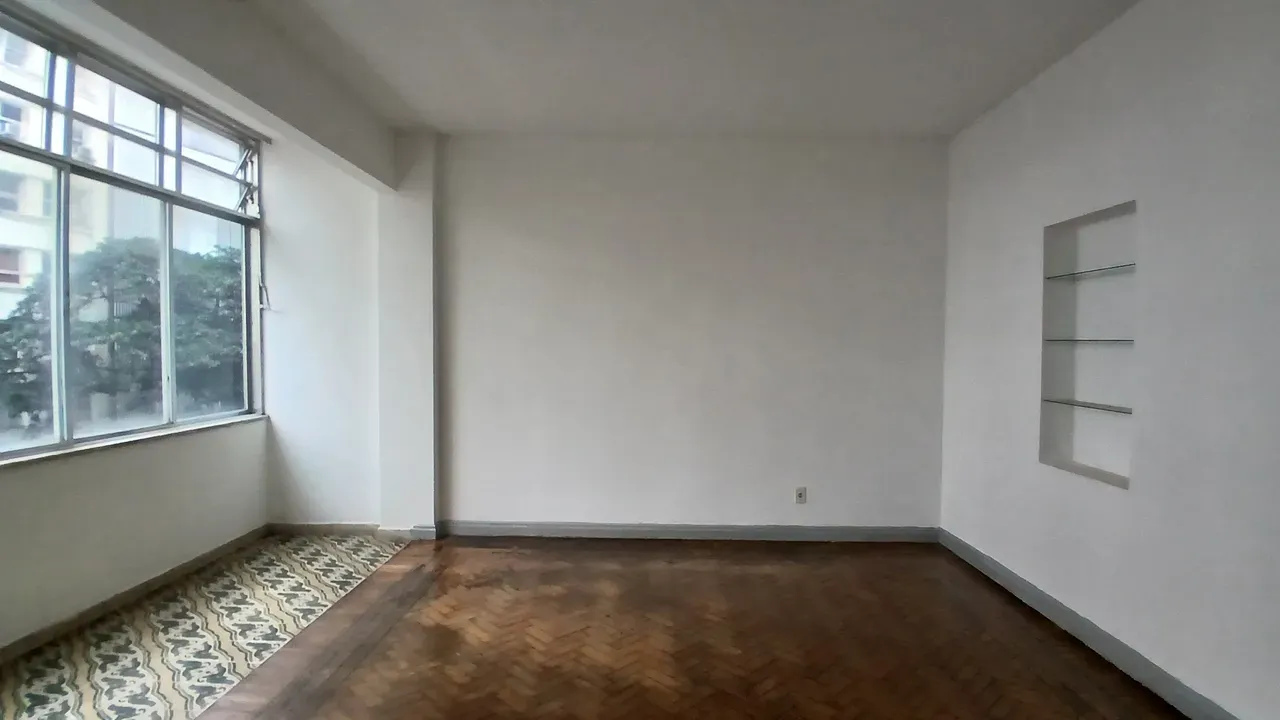 Apartment on the 2nd floor with wood or laminate floors — photo 3