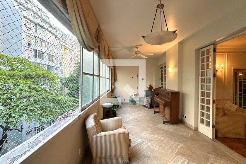 Glass-enclosed balcony in a 4-bedroom apartment, 403 m² — photo 27