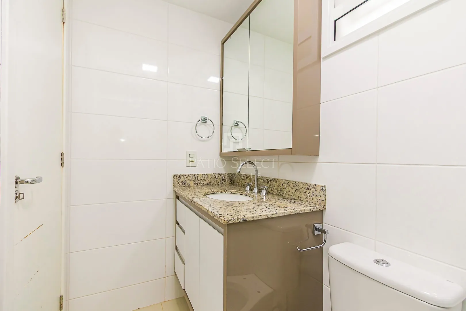 Apartment on the 8th floor with a glass-enclosed balcony — photo 44