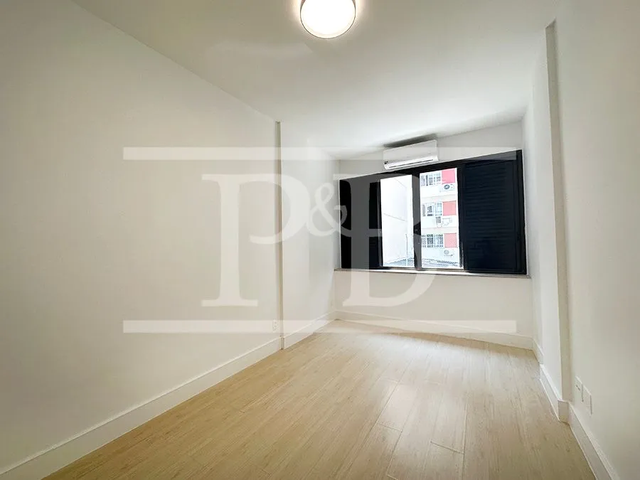 3-bedroom apartment with enclosed glass balcony — photo 25