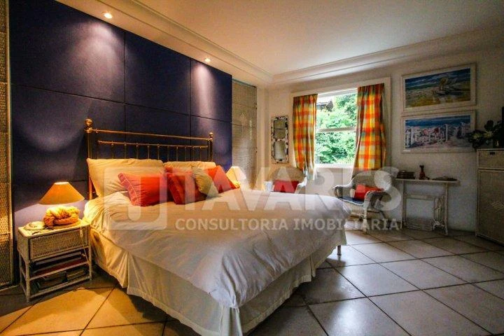 Furnished house with 6 bedrooms, 327 m² and 5 baths — photo 8