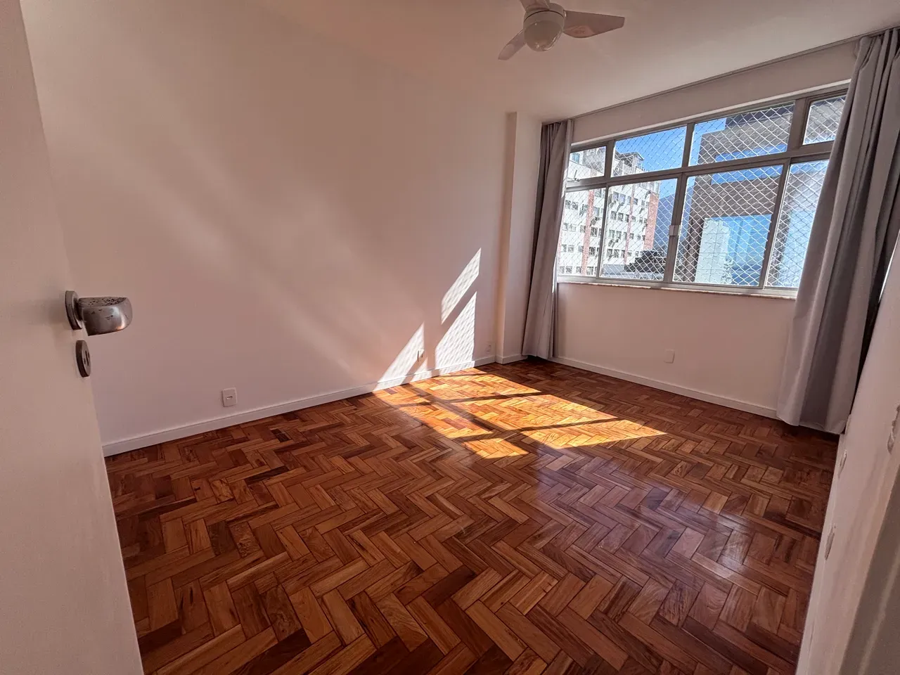 64 m² apartment with a walk-in closet and a washing machine — photo 7