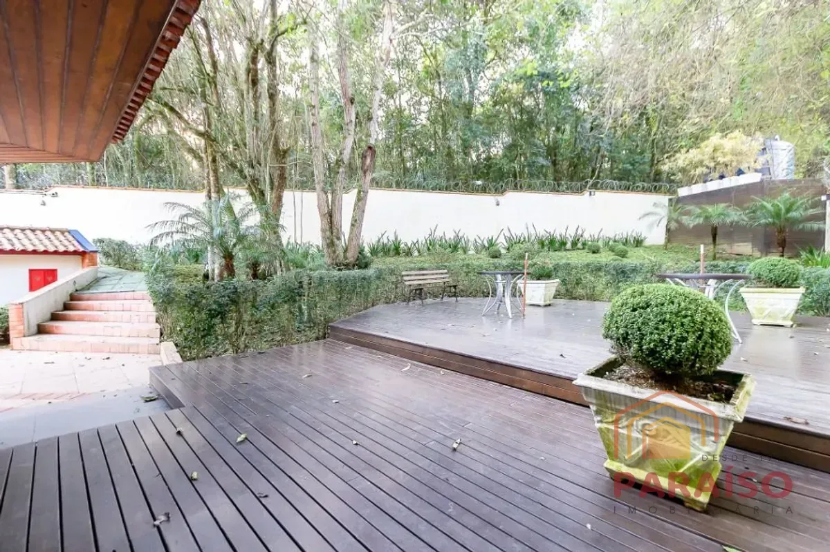 Balcony with a grill in a 2-bedroom apartment, 90 m² — photo 35