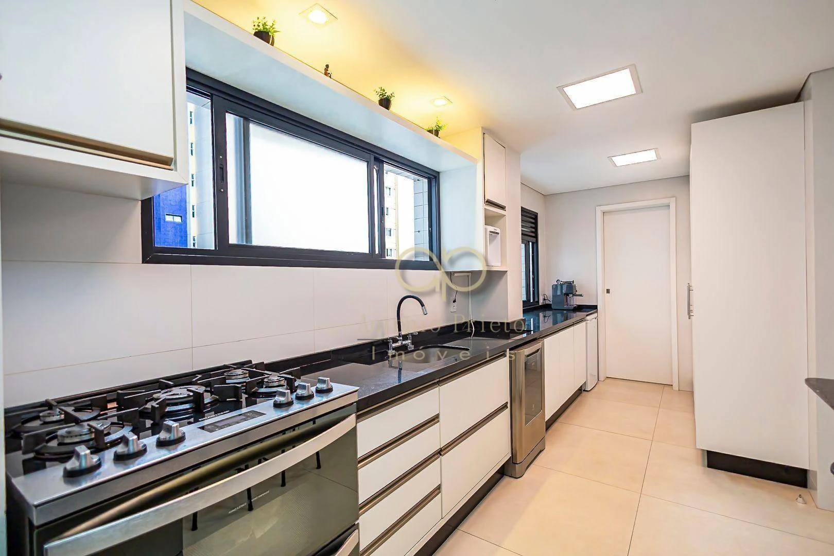 150 m² apartment with a dishwasher and a bathtub — photo 5
