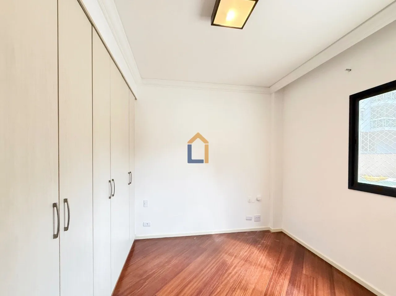 3-bedroom apartment with a washing machine in Curitiba — photo 18