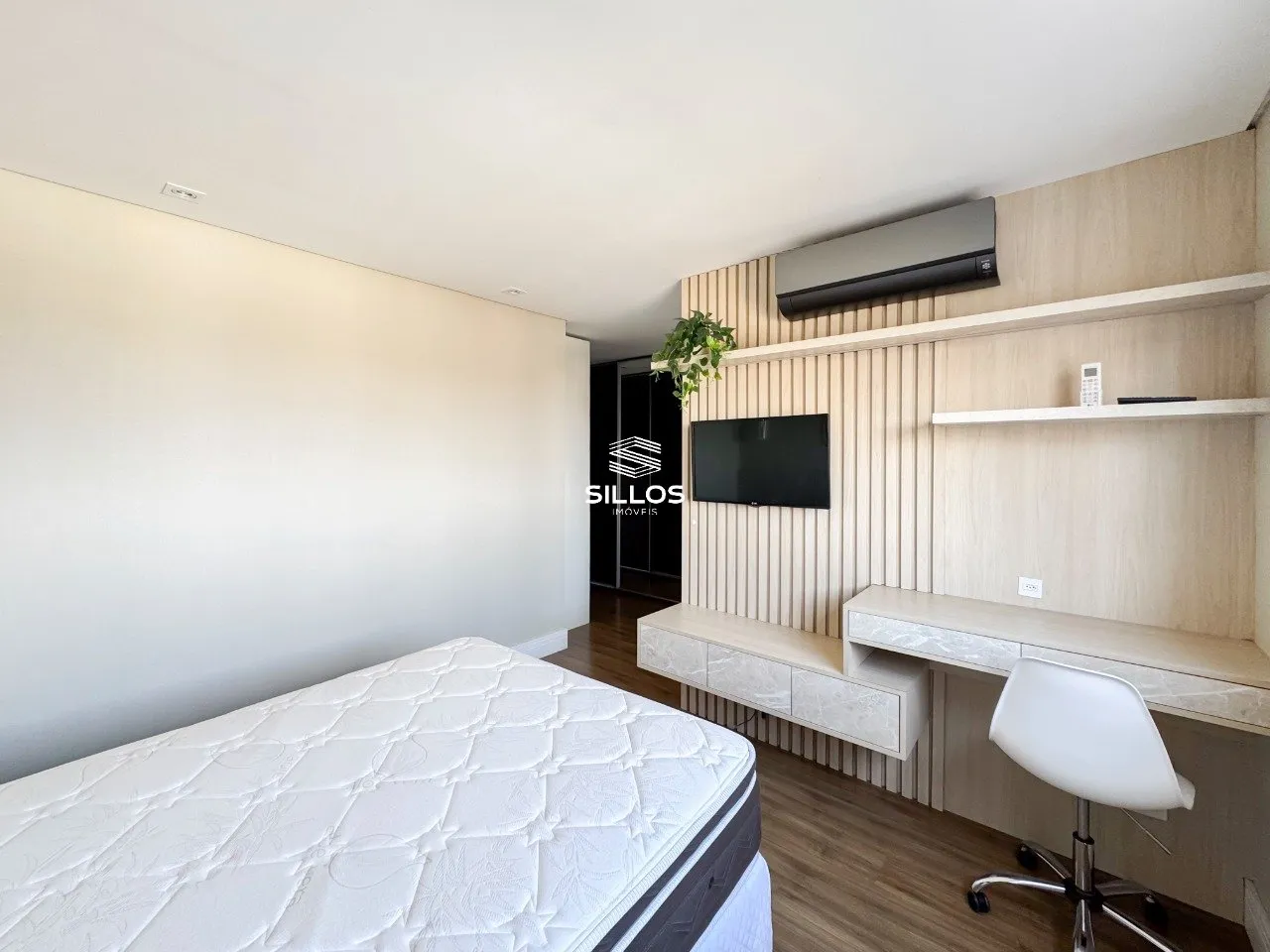 3-bedroom apartment with a bathtub in Curitiba — photo 16