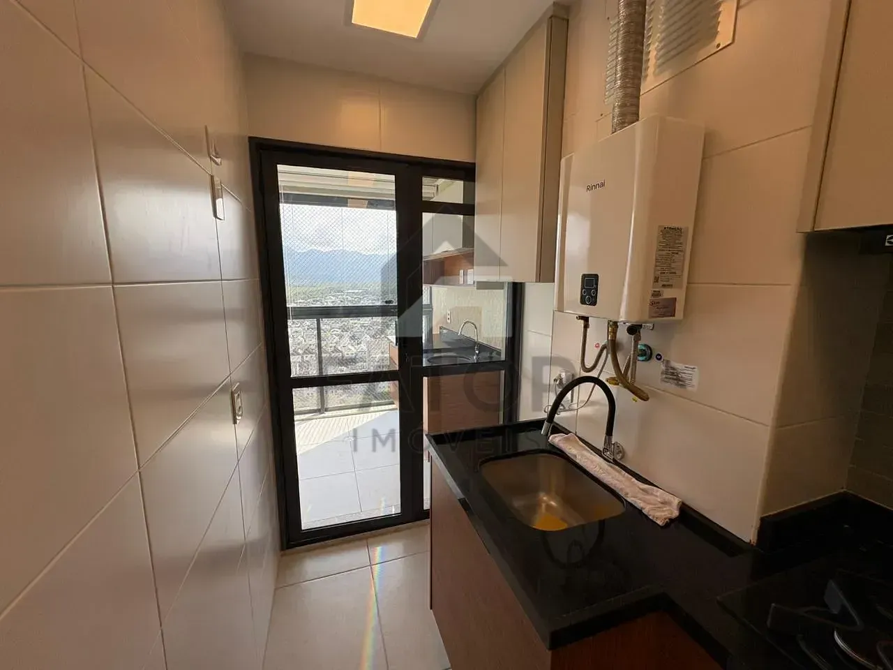 Apartamento com 3 quartos e varanda fechada de vidro — photo 4