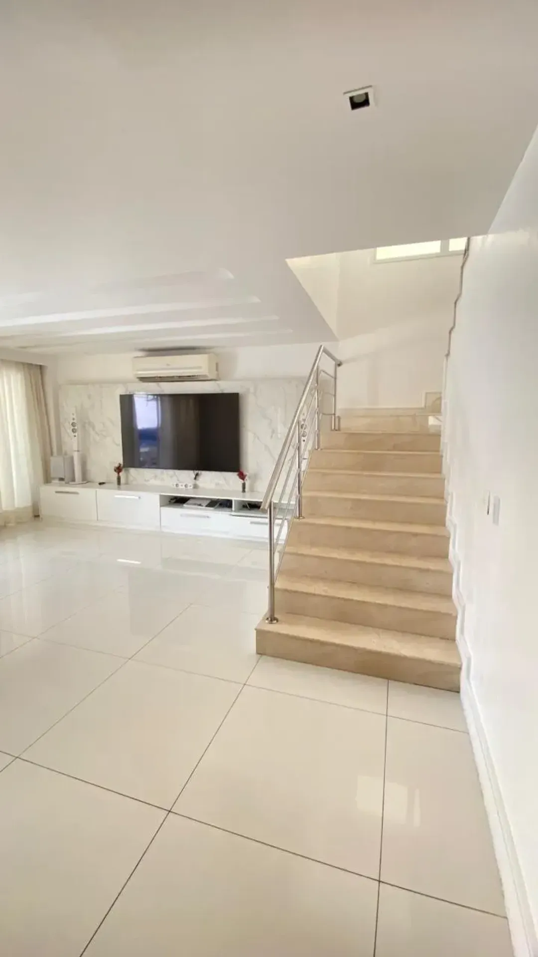 Rental house with 4 bedrooms, 5 bathrooms and 380 m² — photo 9