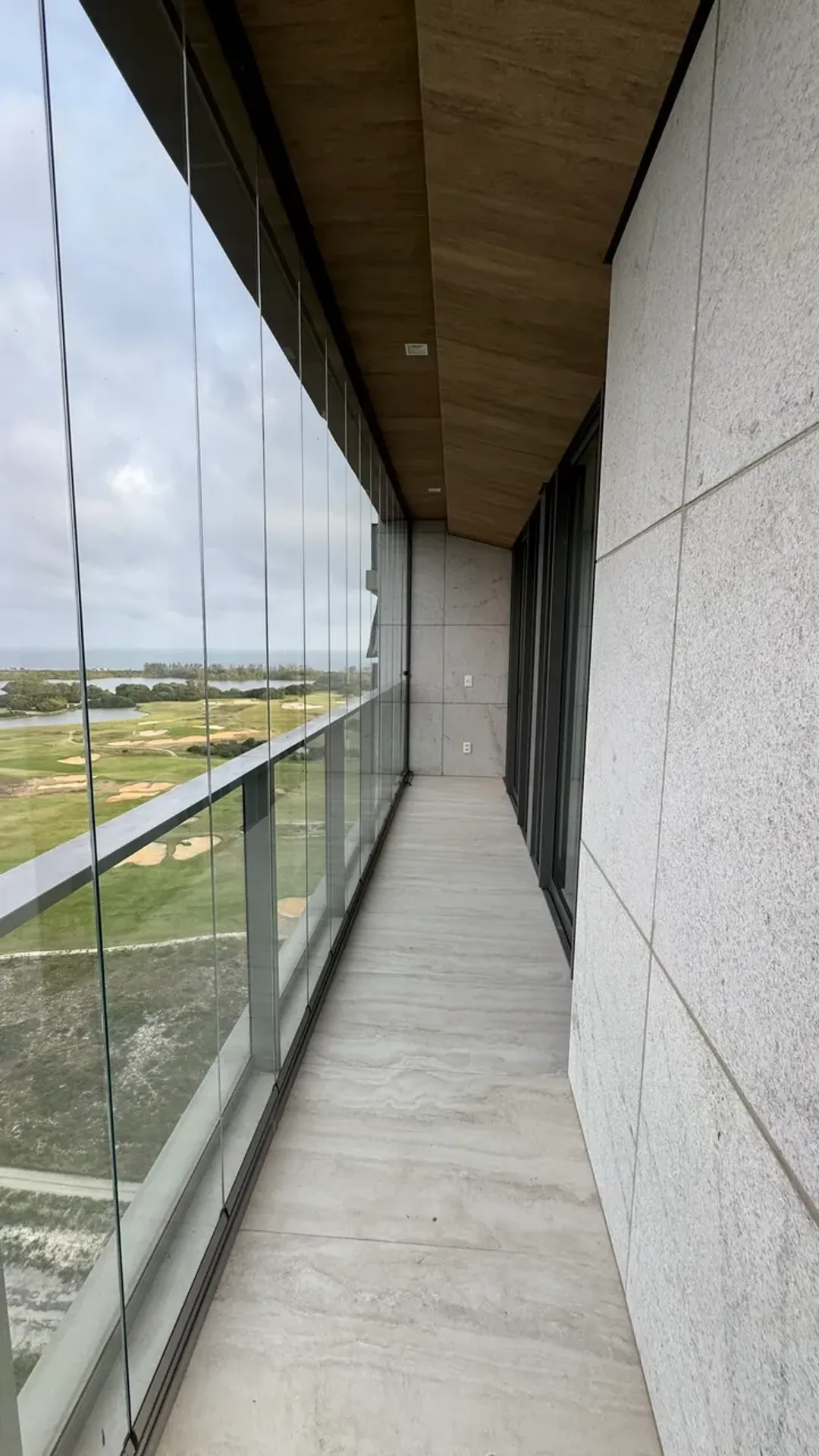 Apartment with 4 bedrooms, 5 bathrooms and enclosed balcony — photo 41