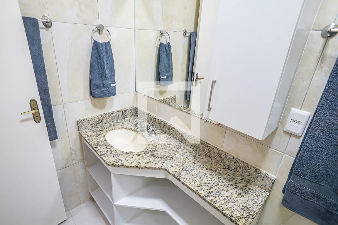 Furnished apartment with private garden and 2 bedrooms — photo 12