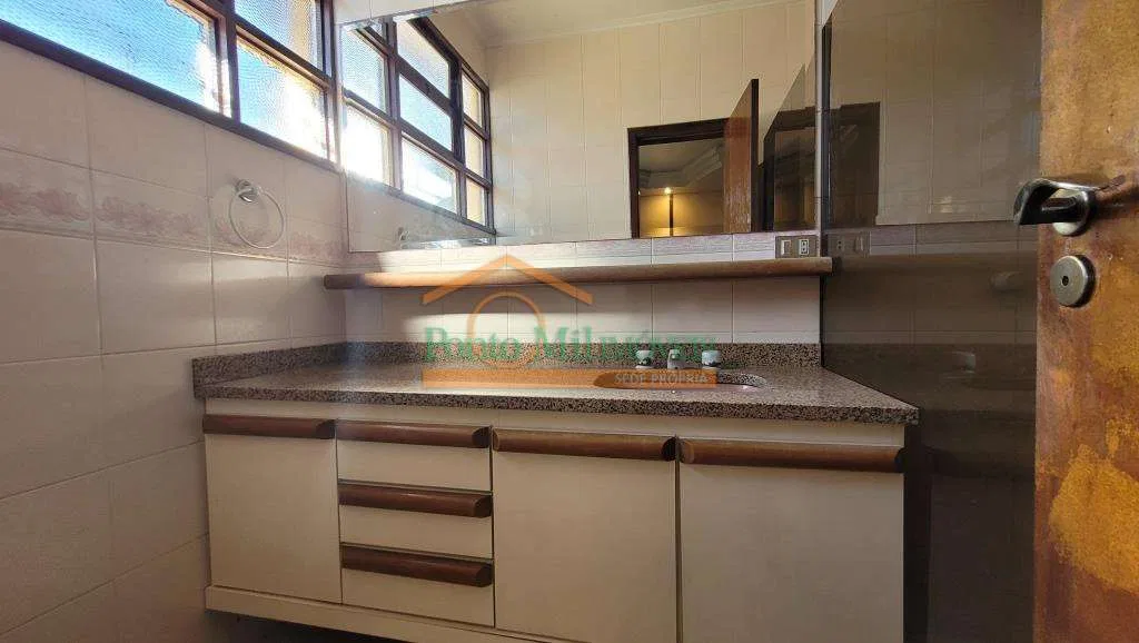 House with 3 bedrooms, 330 m² and 2 parking spaces — photo 28