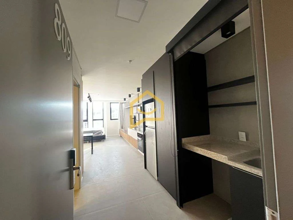 Studio of 36 m² with an open-plan kitchen — photo 5
