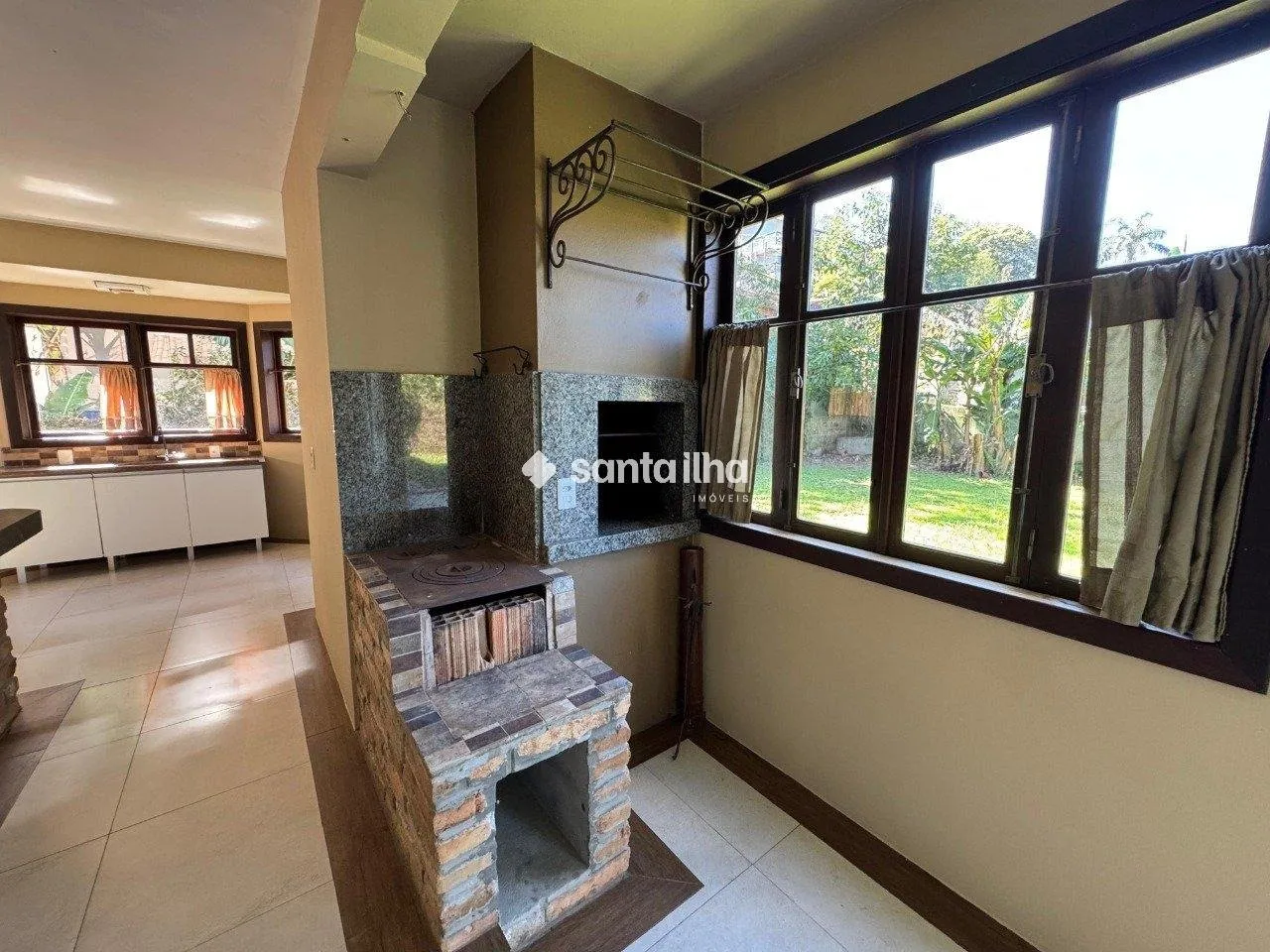 Furnished house, 220 m², with a glass-enclosed balcony — photo 2