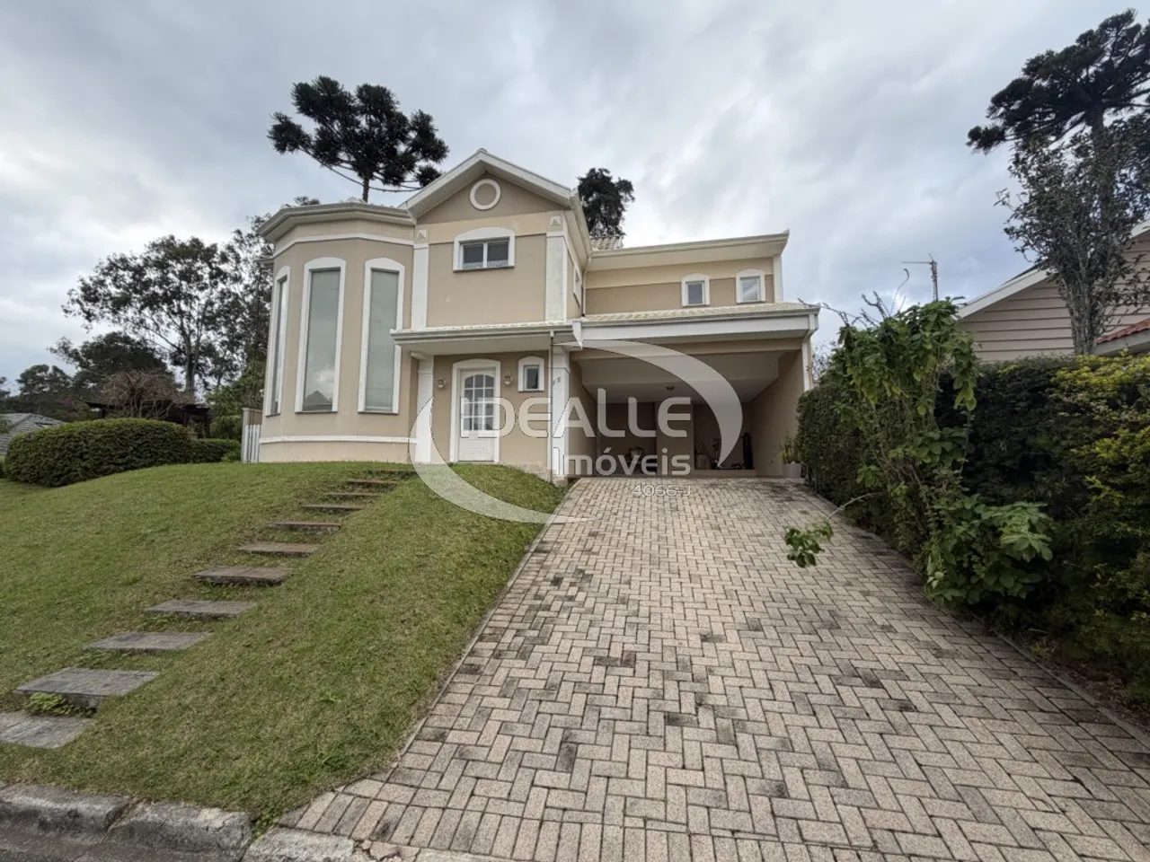 House with 3 bedrooms and private garden, 200 m²