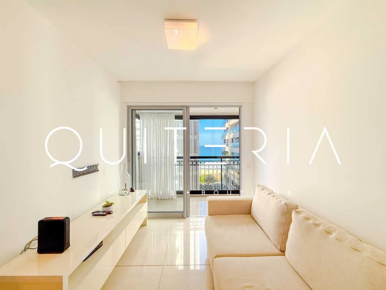 Furnished 2-bedroom apartment with open-plan kitchen — photo 11
