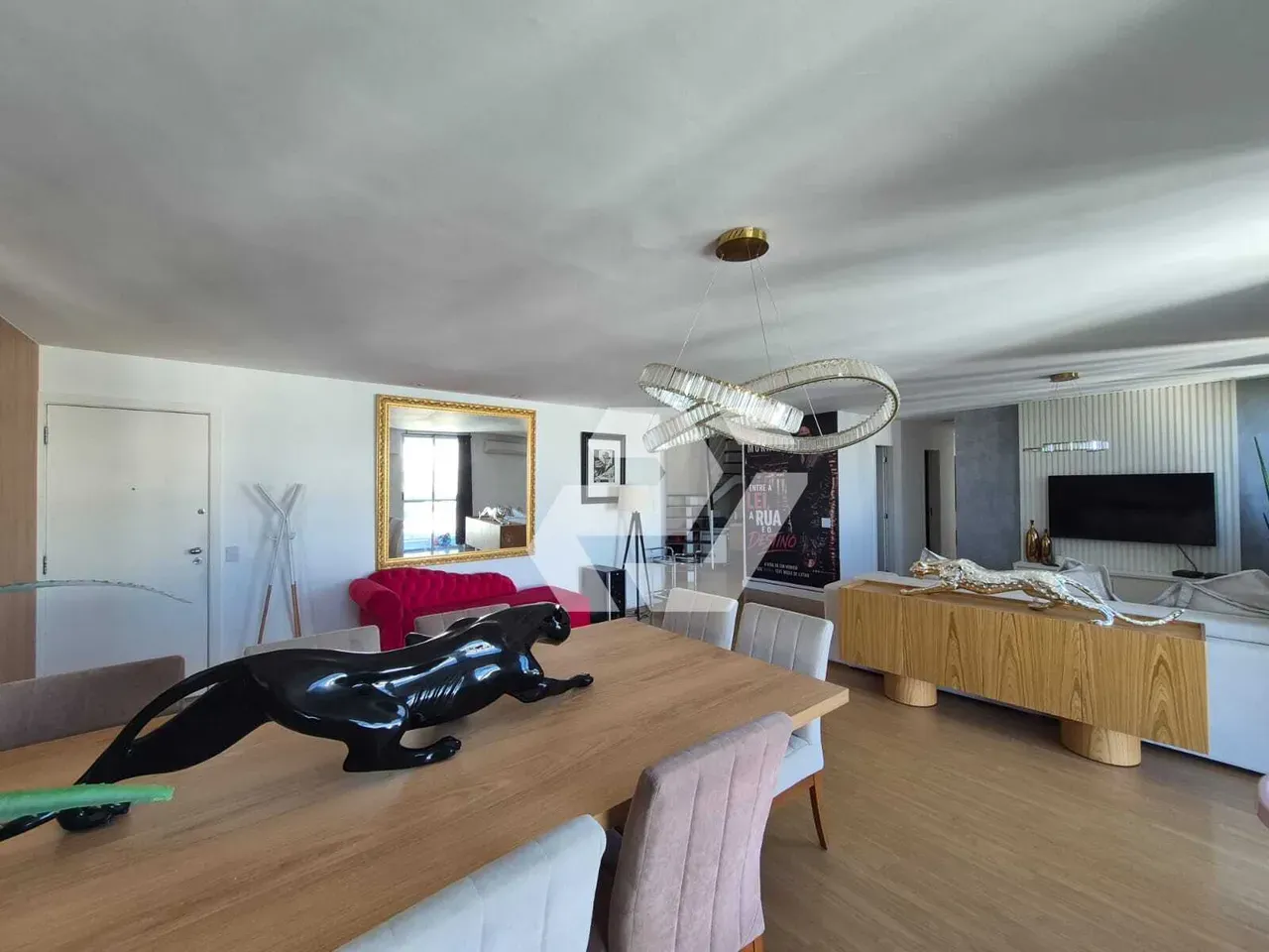 Furnished 4-bedroom apartment with building pool — photo 7