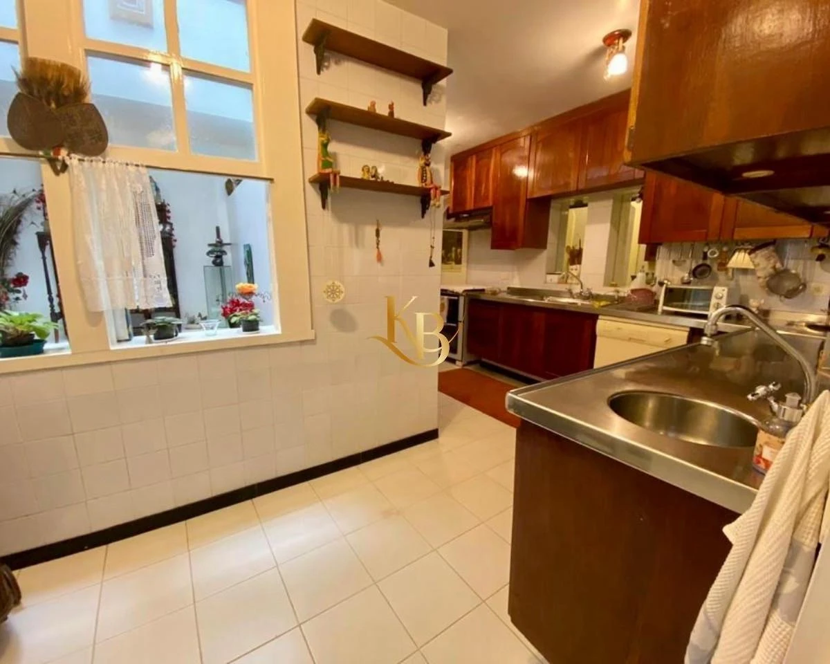 Furnished 350 m² house with 4 bedrooms and a balcony — photo 3