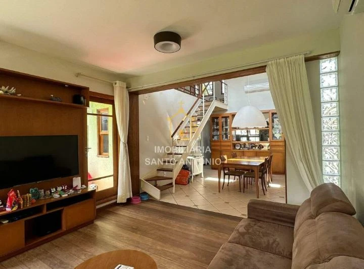 Condominium house with 594 m², 4 bedrooms and 2 parking