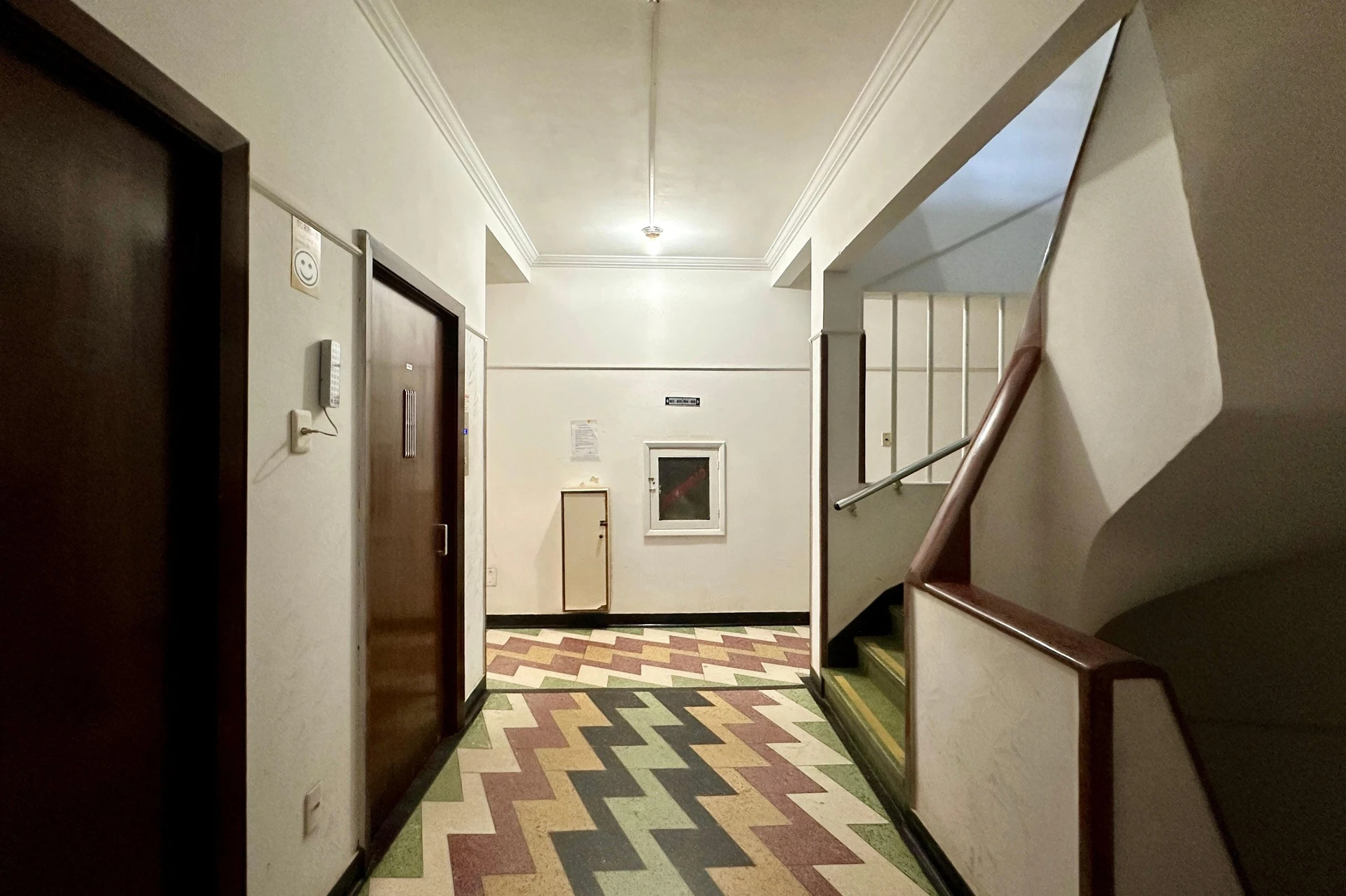 Furnished 1-bedroom apartment with kitchenette and gas stove — photo 9