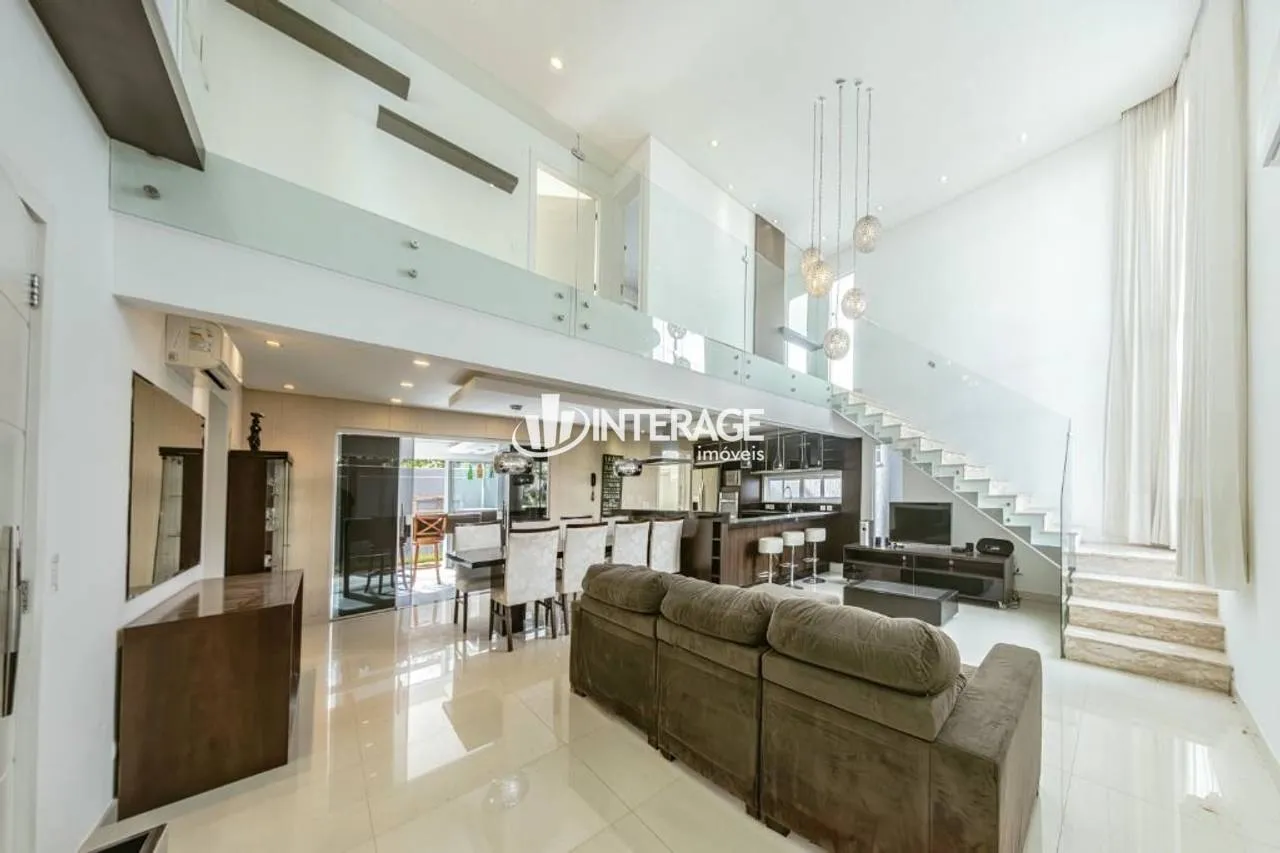 Furnished 4-bedroom house with an open-plan kitchen