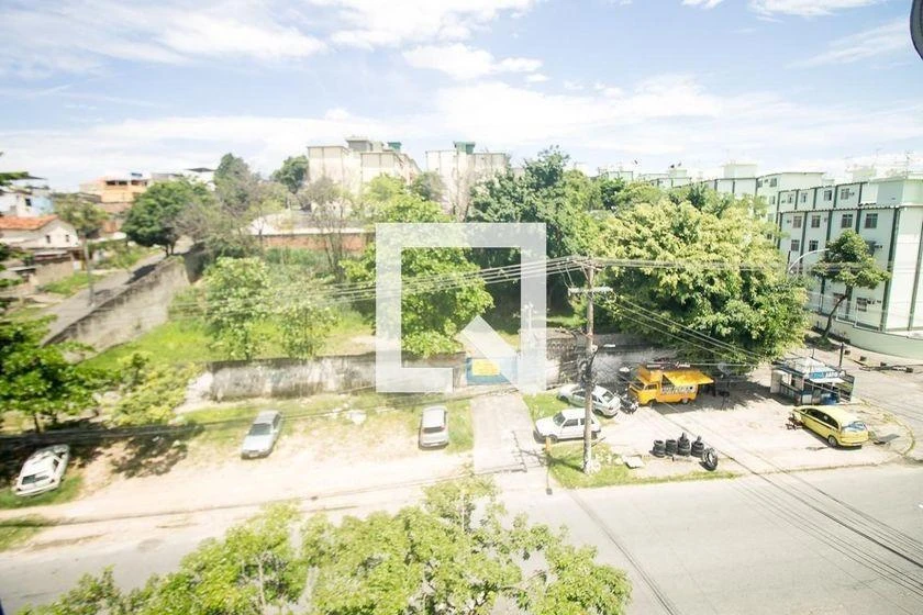 2-bedroom apartment in a building with a pool — photo 23