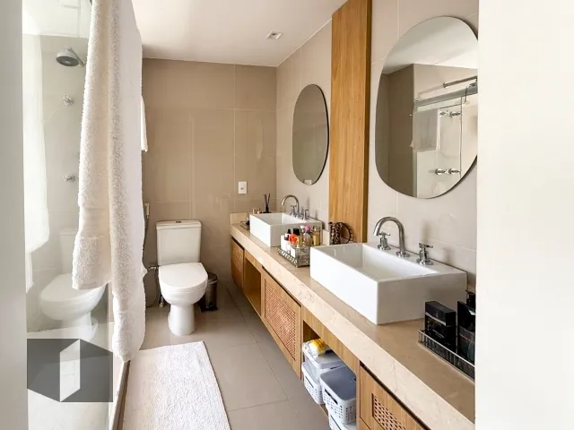 Unfurnished apartment with 4 bedrooms and open-plan kitchen — photo 18