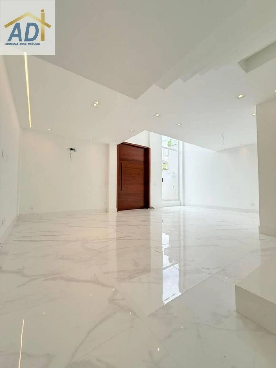 Floor-to-ceiling windows in a 6-bedroom house, 300 m² — photo 8