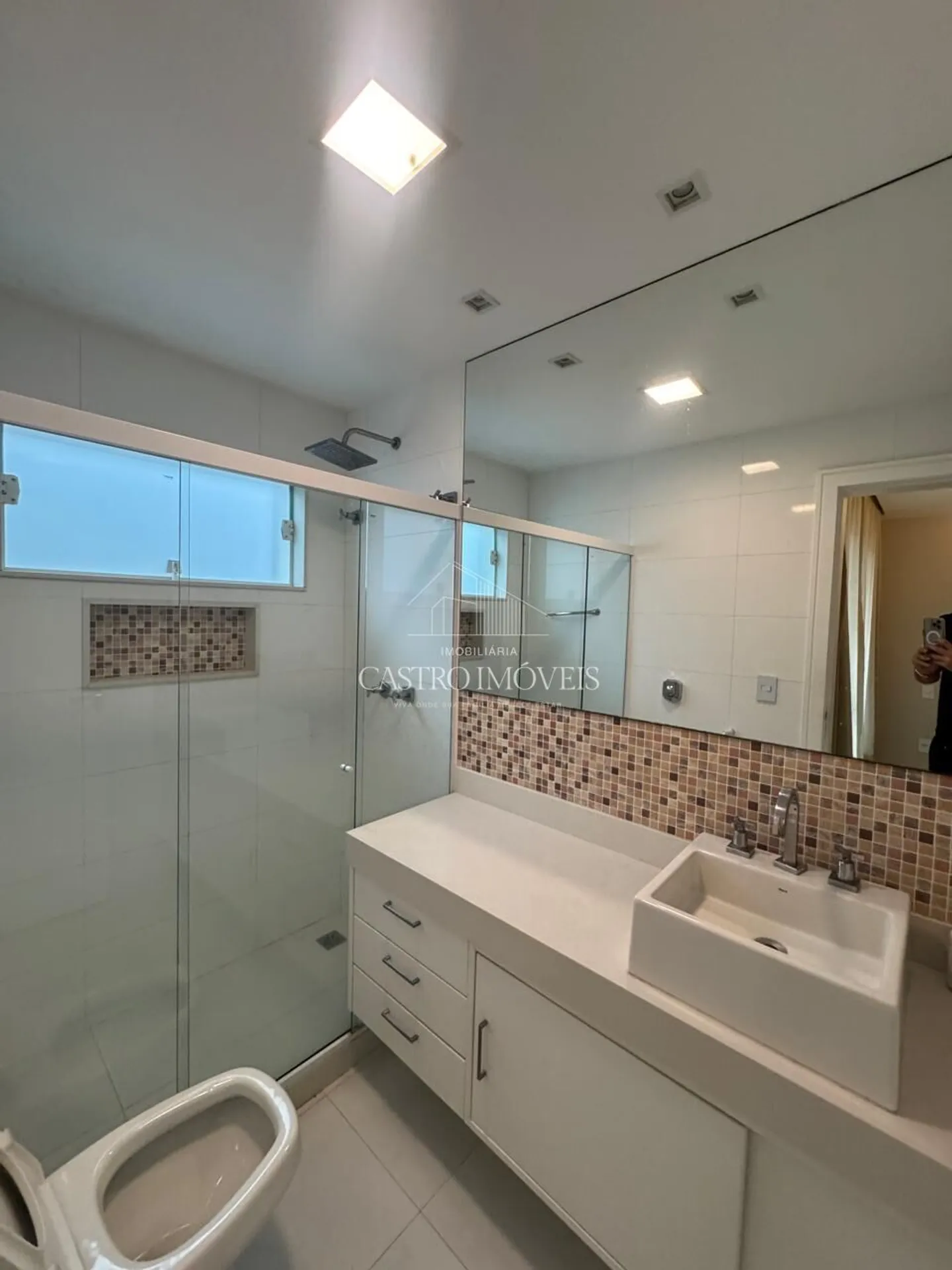 Furnished 715 m² house with 5 en-suites and 4 parking — photo 32