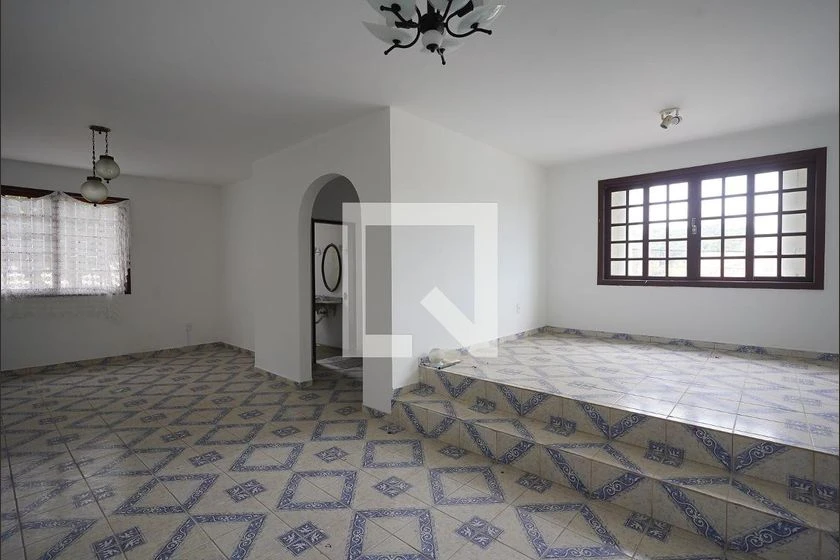 House with 7 bedrooms and 3 en-suite bathrooms — photo 6