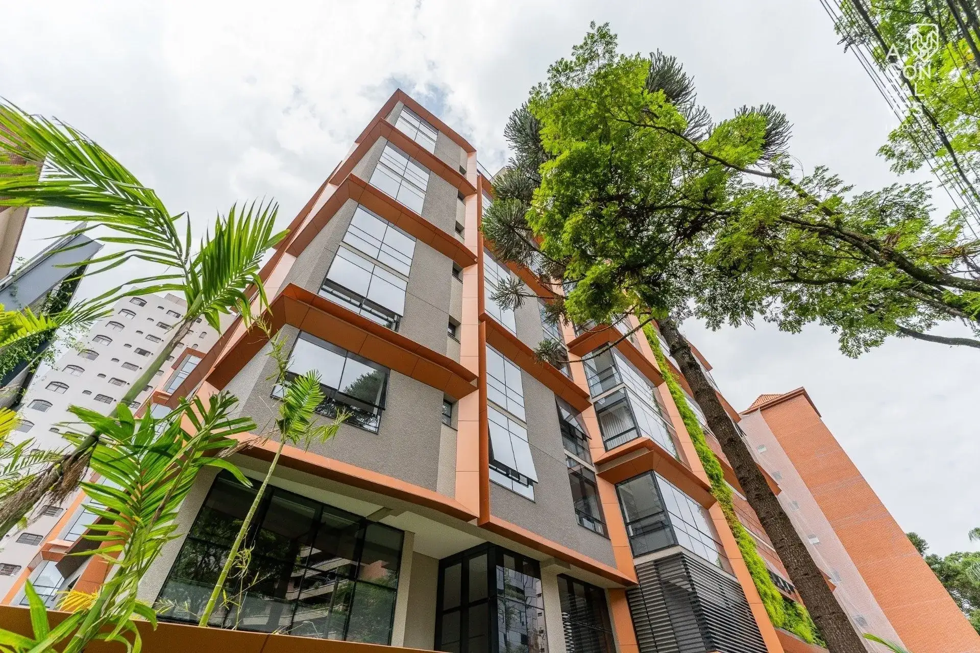 Furnished 223 m² apartment with 3 en-suites and 3 parking spots — photo 27