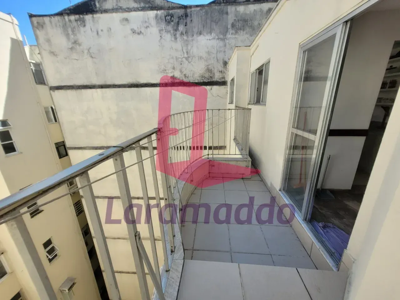 210 m² apartment with 5 bedrooms and 3 bathrooms — photo 35